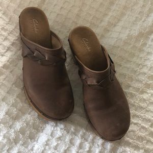 Clarks brown leather clogs